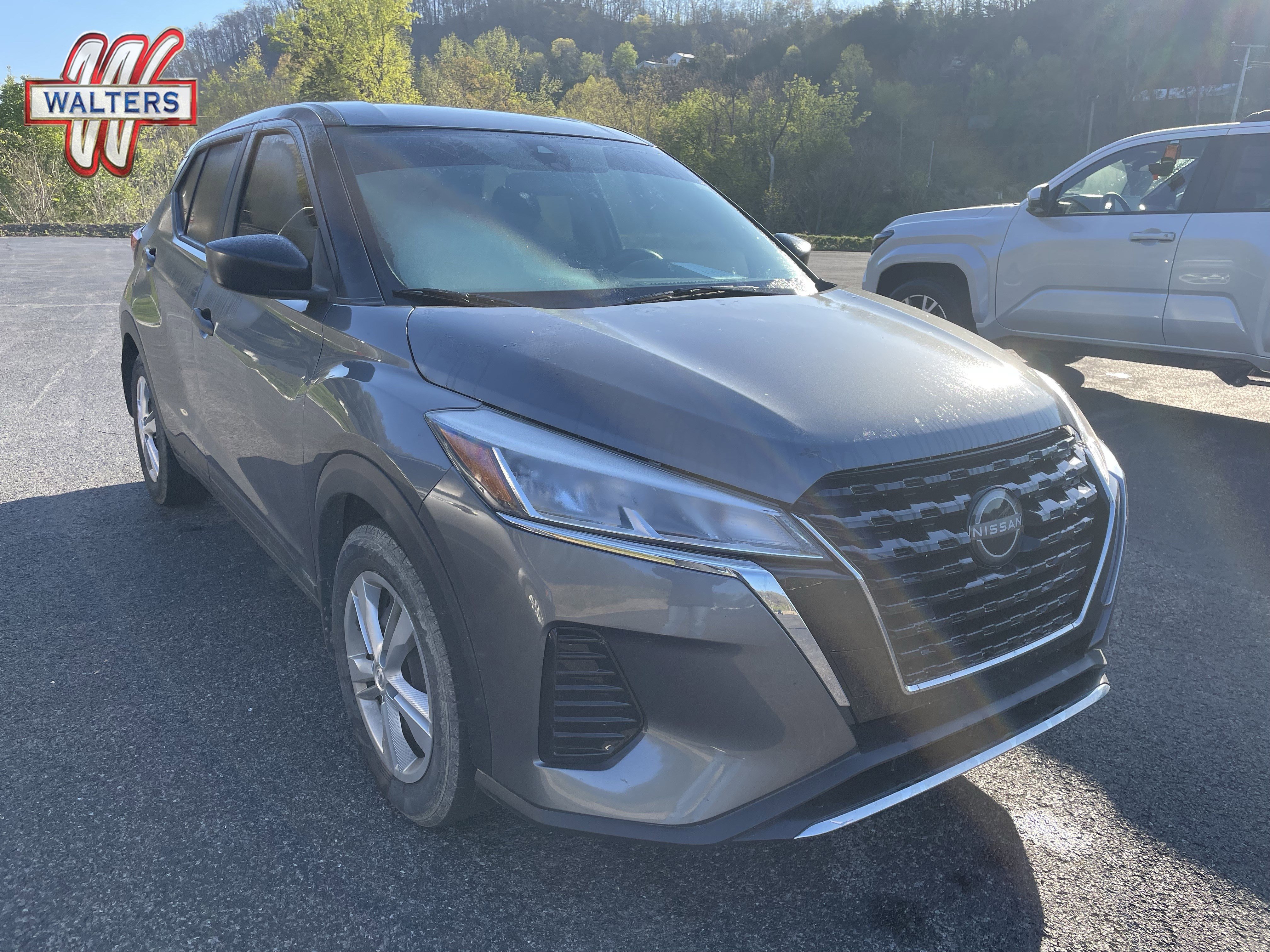 Used 2022 Nissan Kicks S image 1