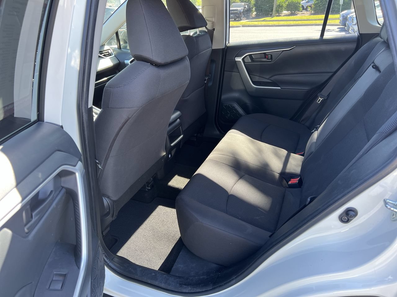 Used 2019 Toyota RAV4 LE FWD image 33