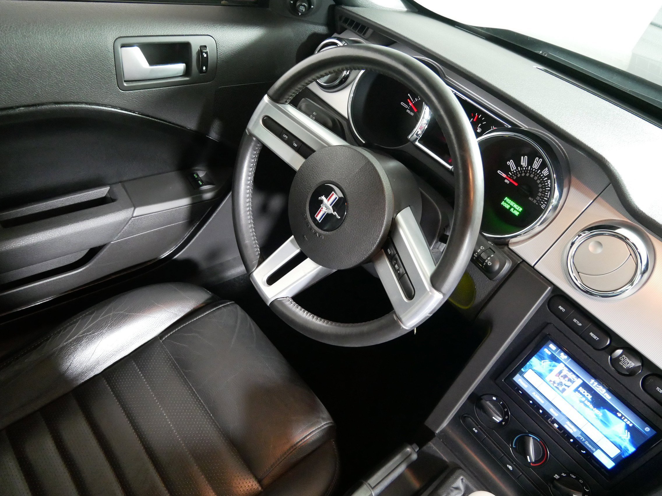 Used 2005 Ford Mustang GT image 9