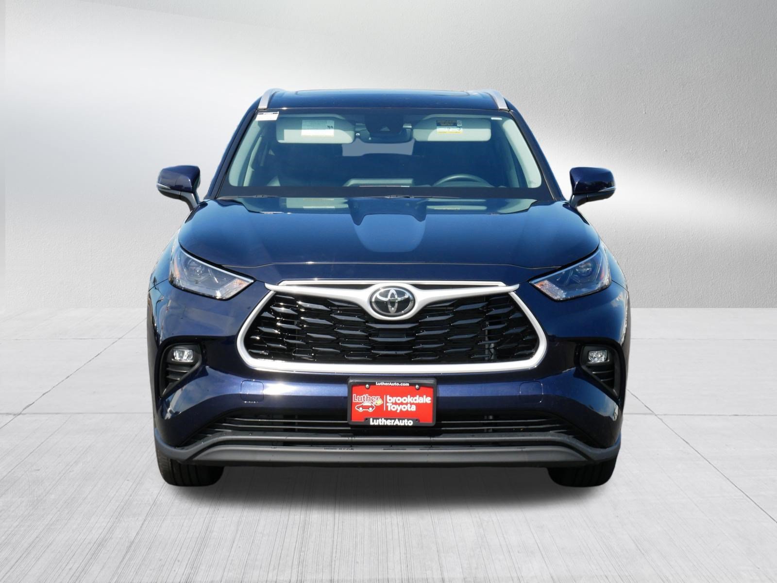 Certified 2026 Toyota Highlander XLE AWD/4WD image 3