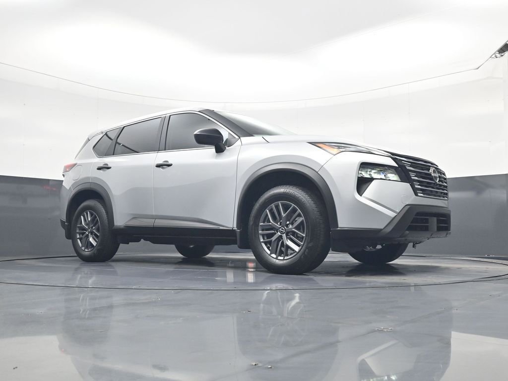 Used 2025 Nissan Rogue S FWD image 15