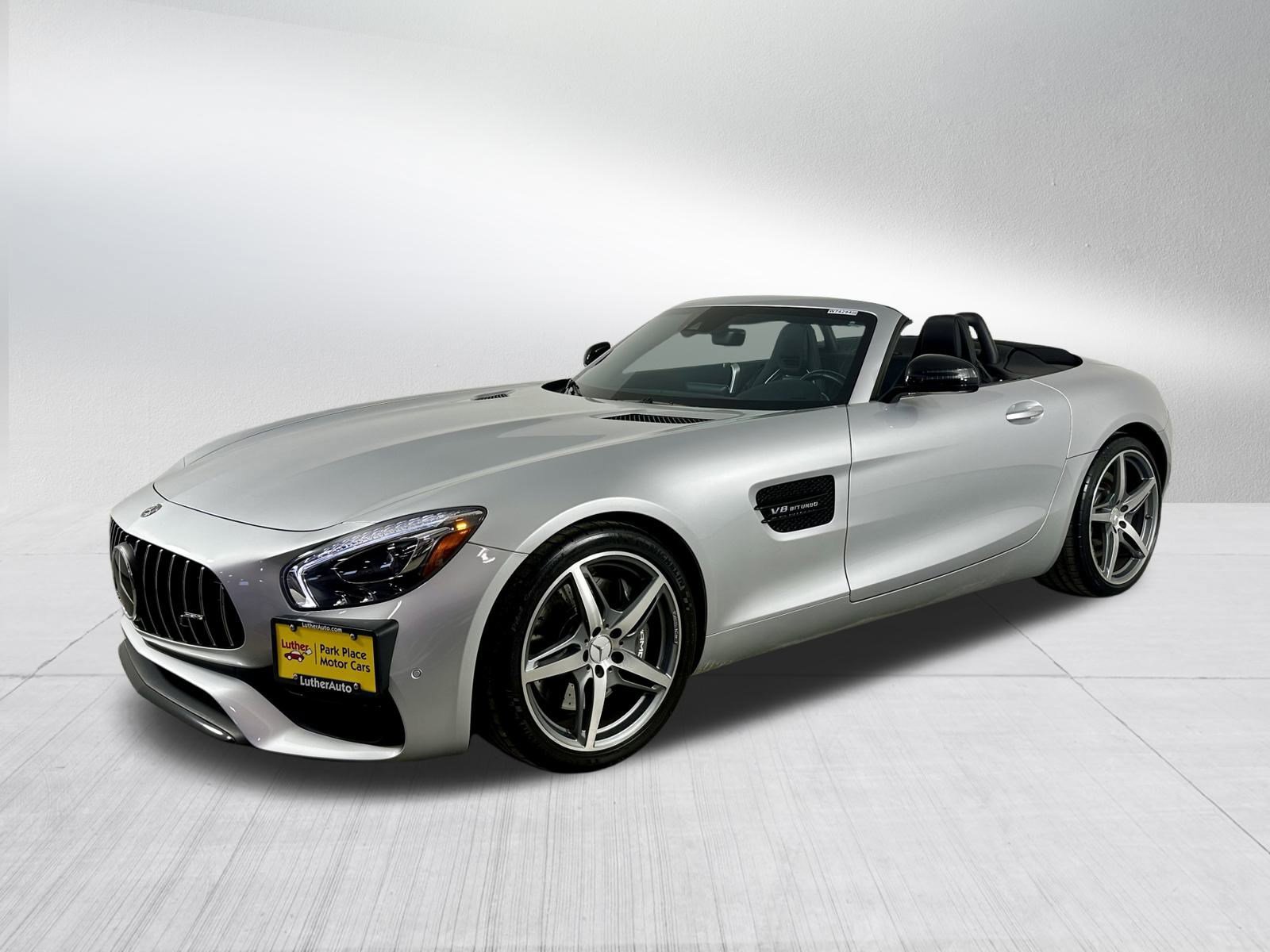 Used 2019 Mercedes-Benz AMG GT Roadster image 3