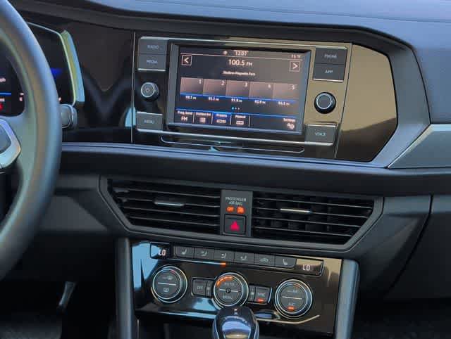 Used 2023 Volkswagen Jetta SE image 28