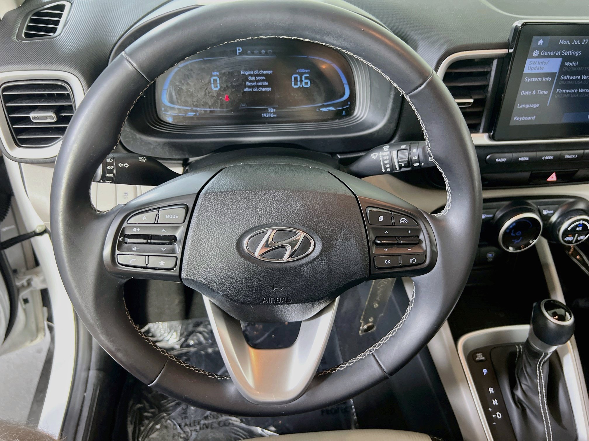 Used 2023 Hyundai Venue SEL w/ Cargo Package FWD image 11