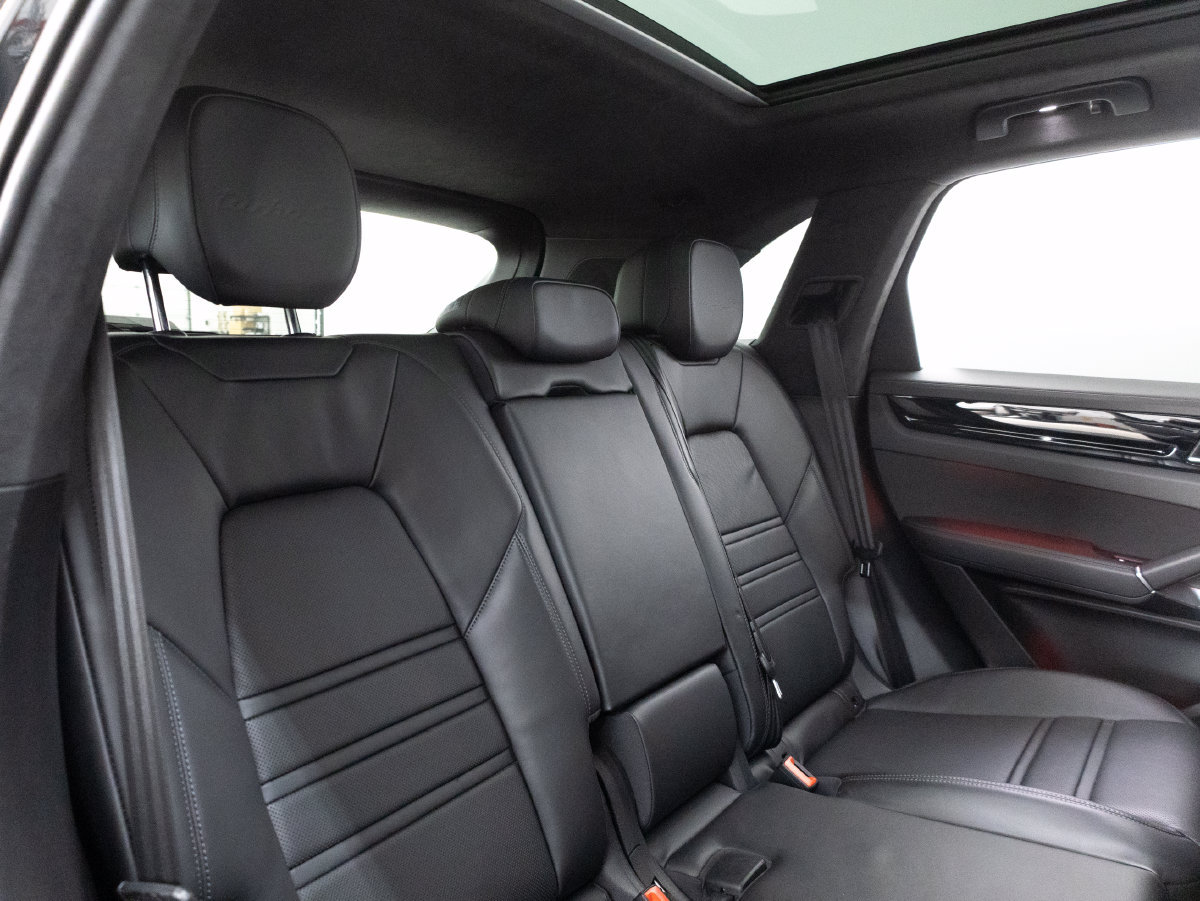 Certified 2023 Porsche Cayenne Turbo S AWD/4WD image 34