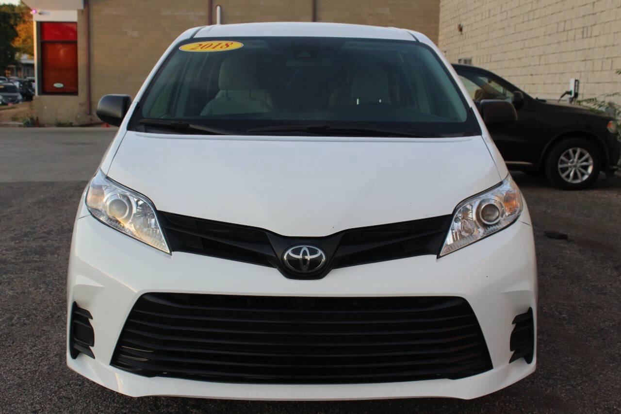 Used 2018 Toyota Sienna L image 8