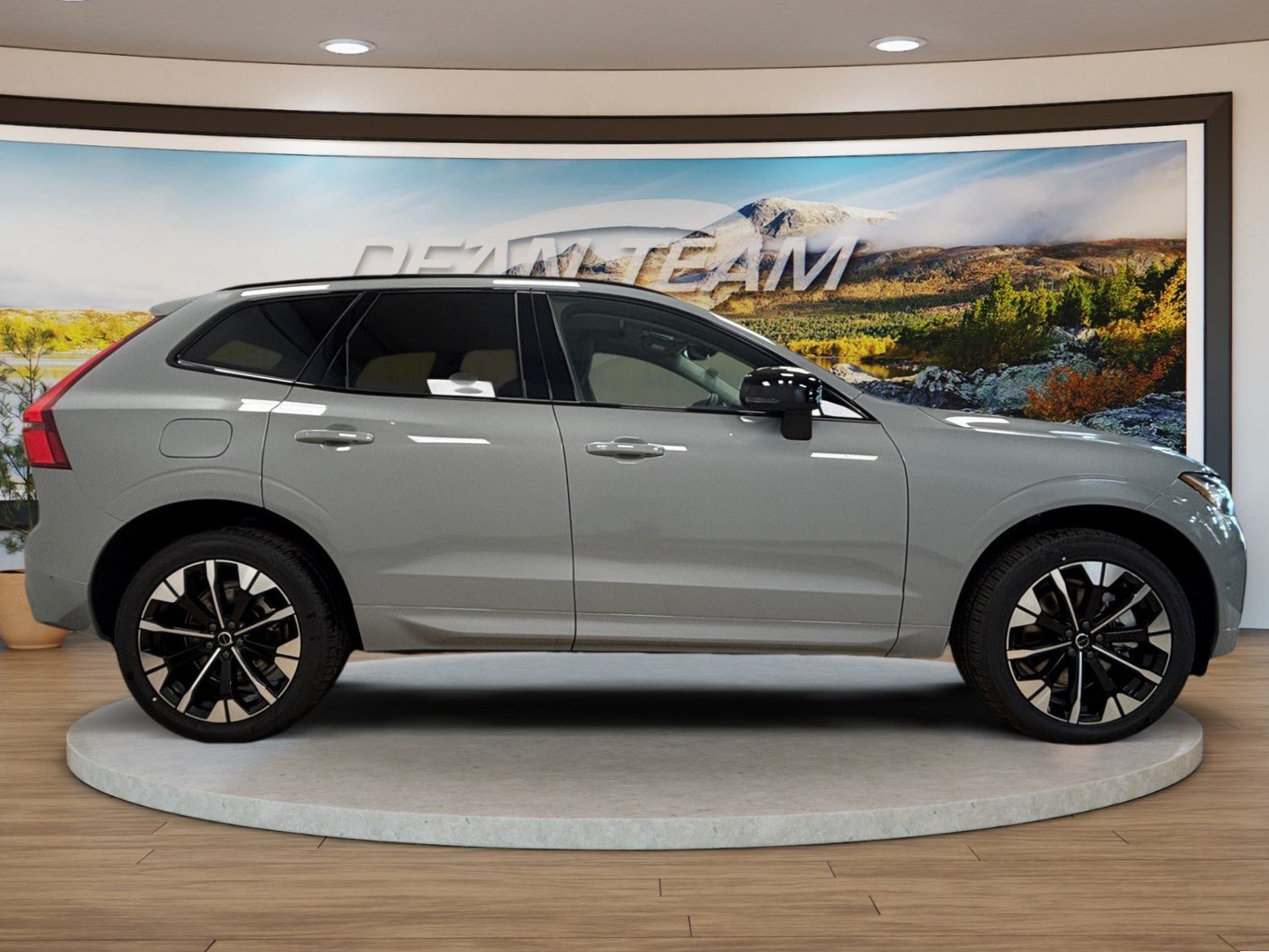 New 2026 Volvo XC60 T8 Plus w/ Protection Package Premier AWD/4WD image 4