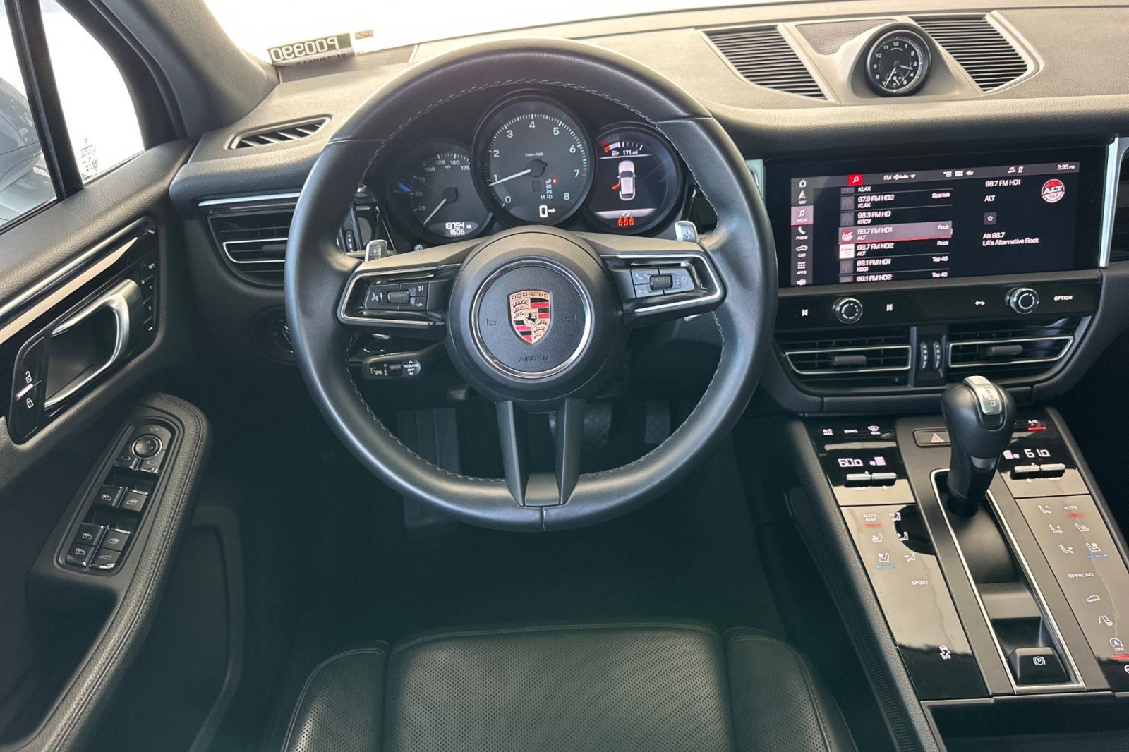 Certified 2024 Porsche Macan image 14