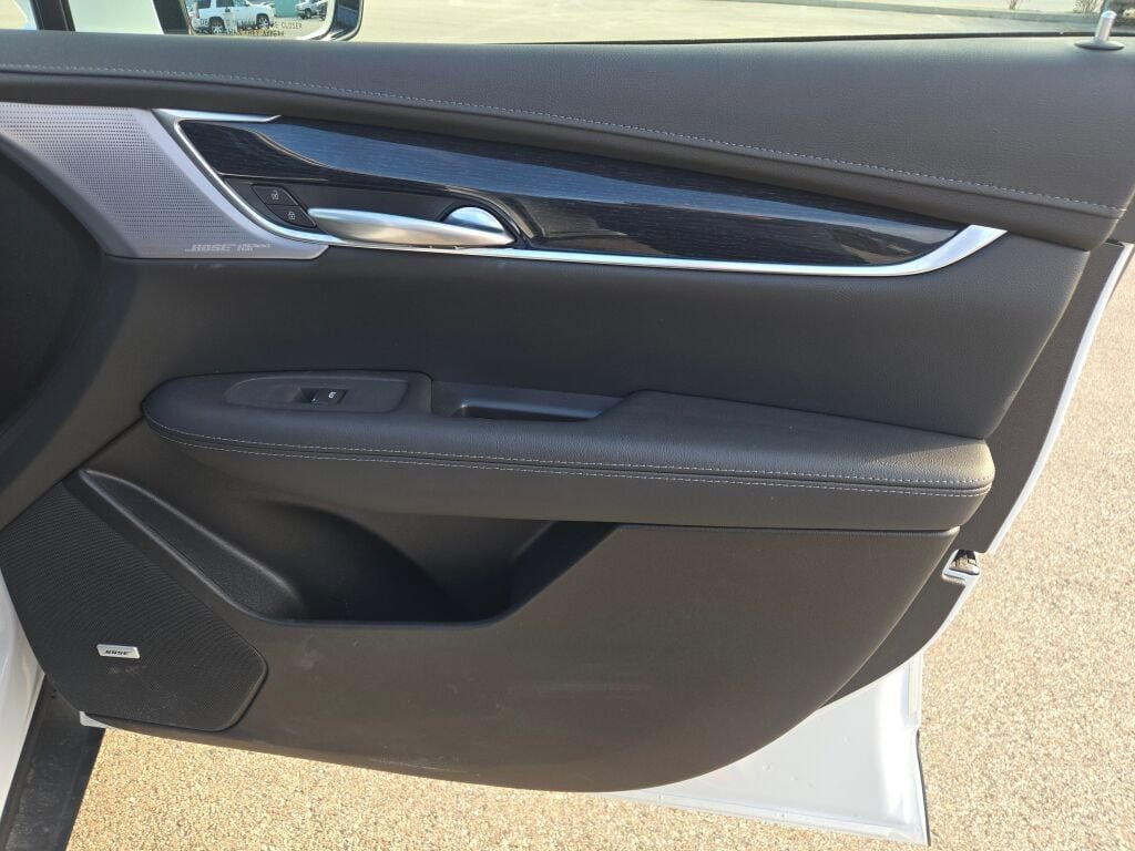 New 2025 Cadillac XT5 Premium Luxury w/ LPO, Blue Accent Package image 5