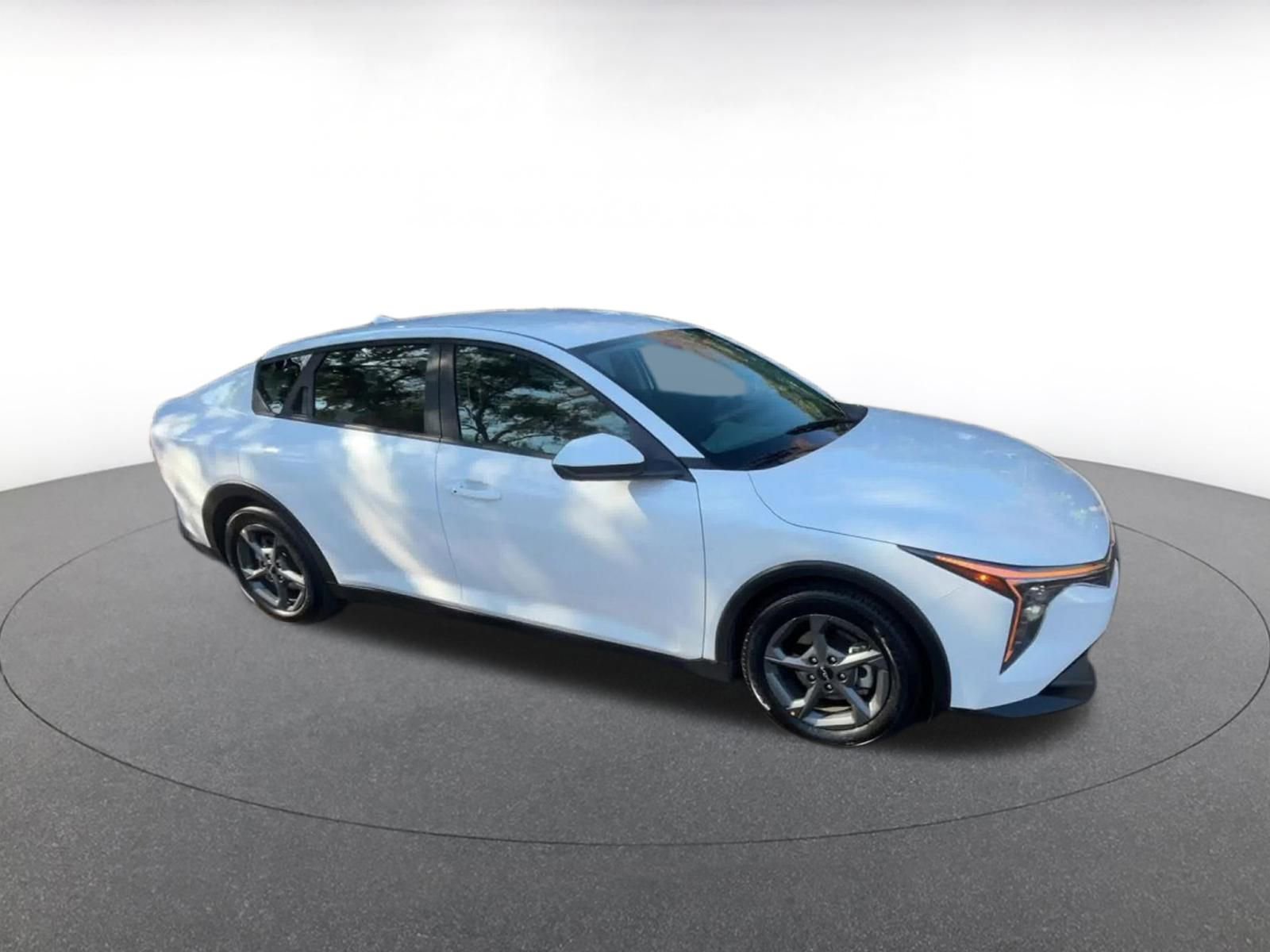 Used 2025 Kia K4 FWD image 2