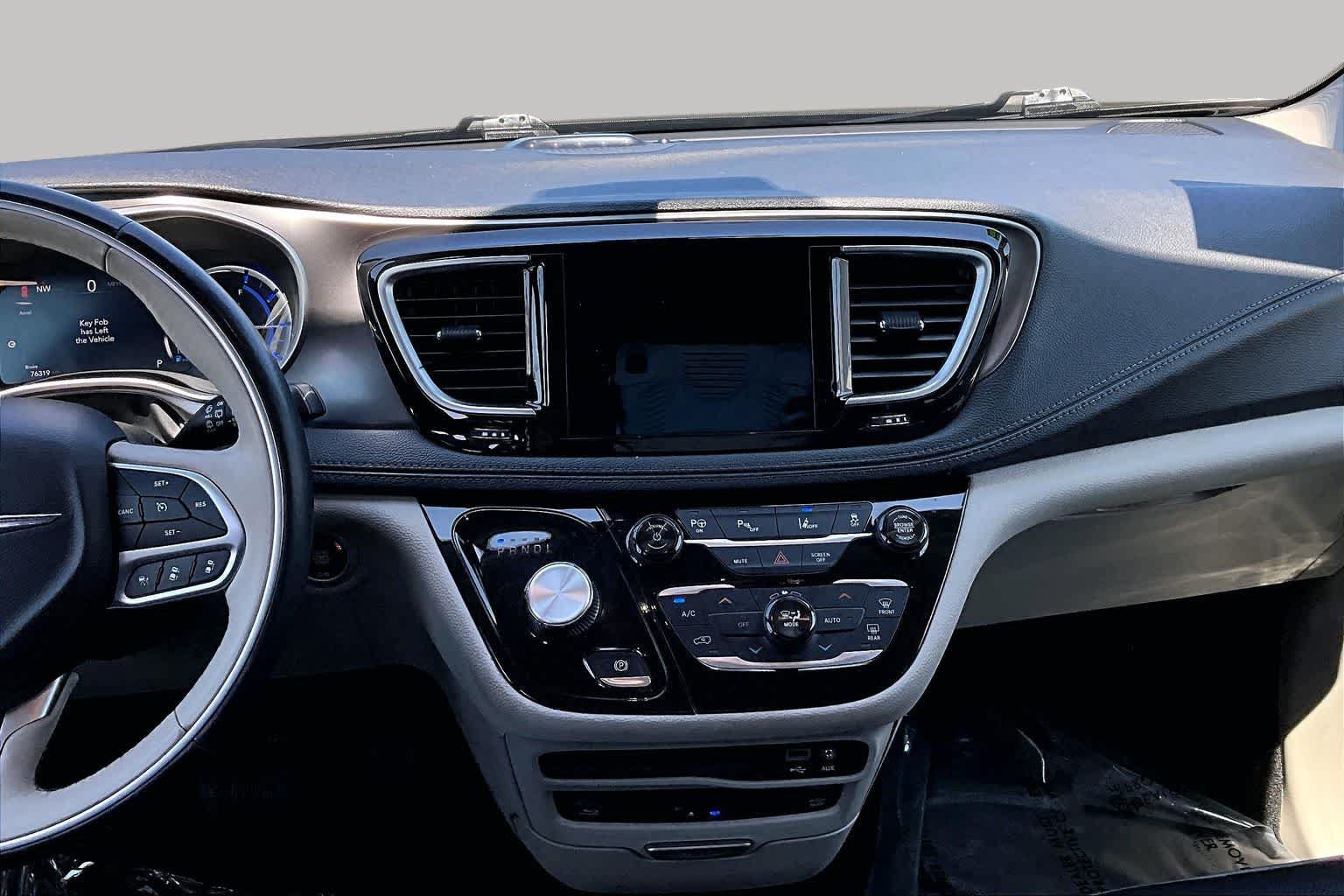 Used 2018 Chrysler Pacifica Limited w/ Advanced Safetytec Group FWD image 6