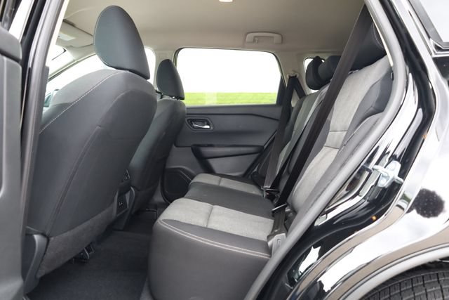 Certified 2025 Nissan Rogue SV FWD image 28