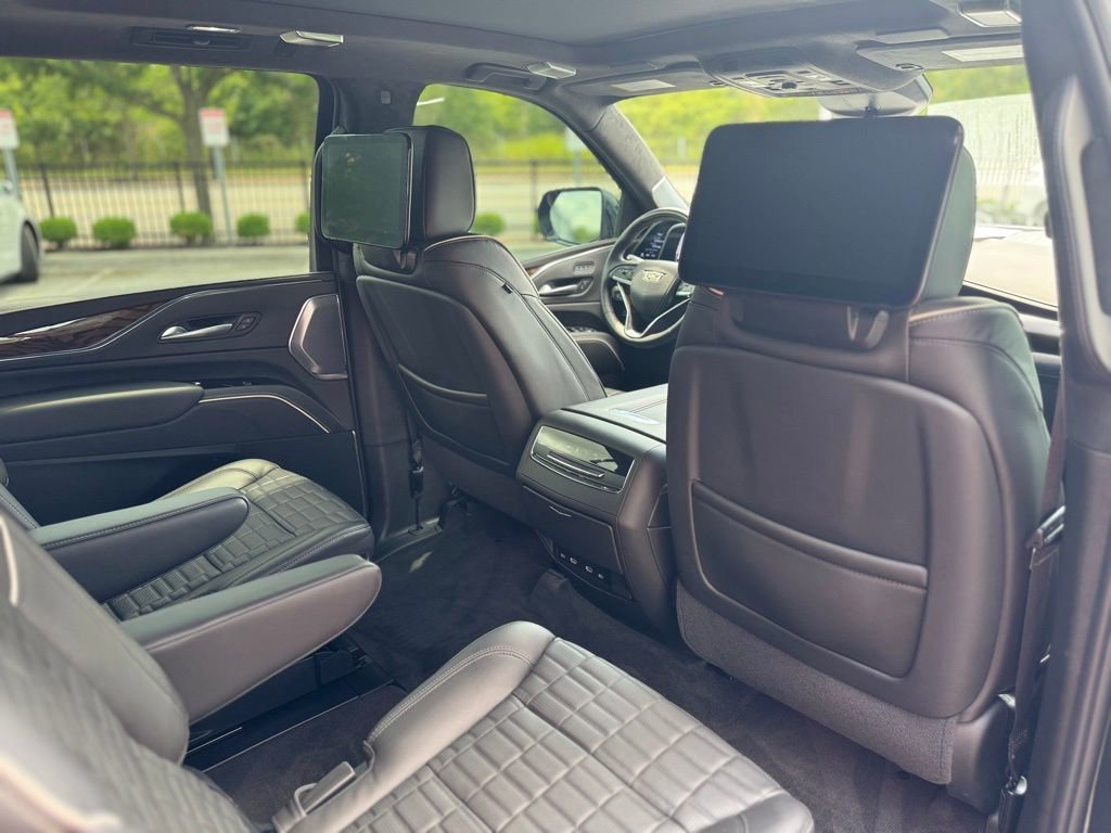 Used 2024 Cadillac Escalade ESV Sport Platinum w/ LPO, ONYX Package image 39