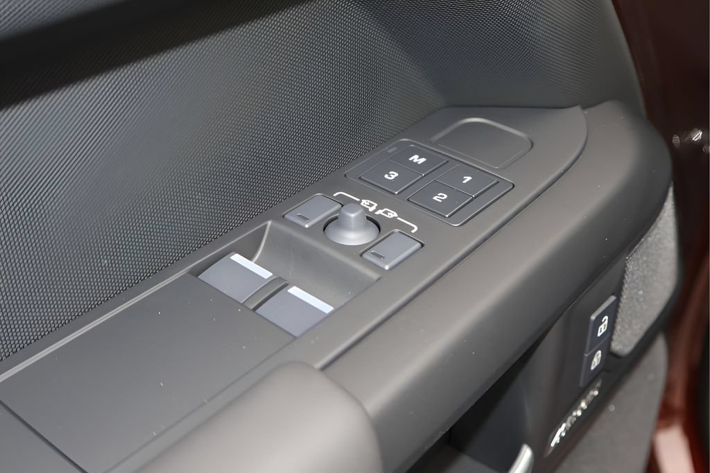 New 2026 Land Rover Defender 90 X-Dynamic SE AWD/4WD image 10