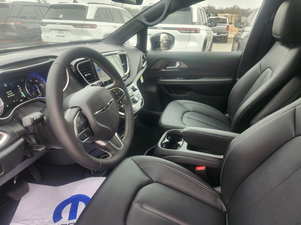 New 2026 Chrysler Voyager LX image 23