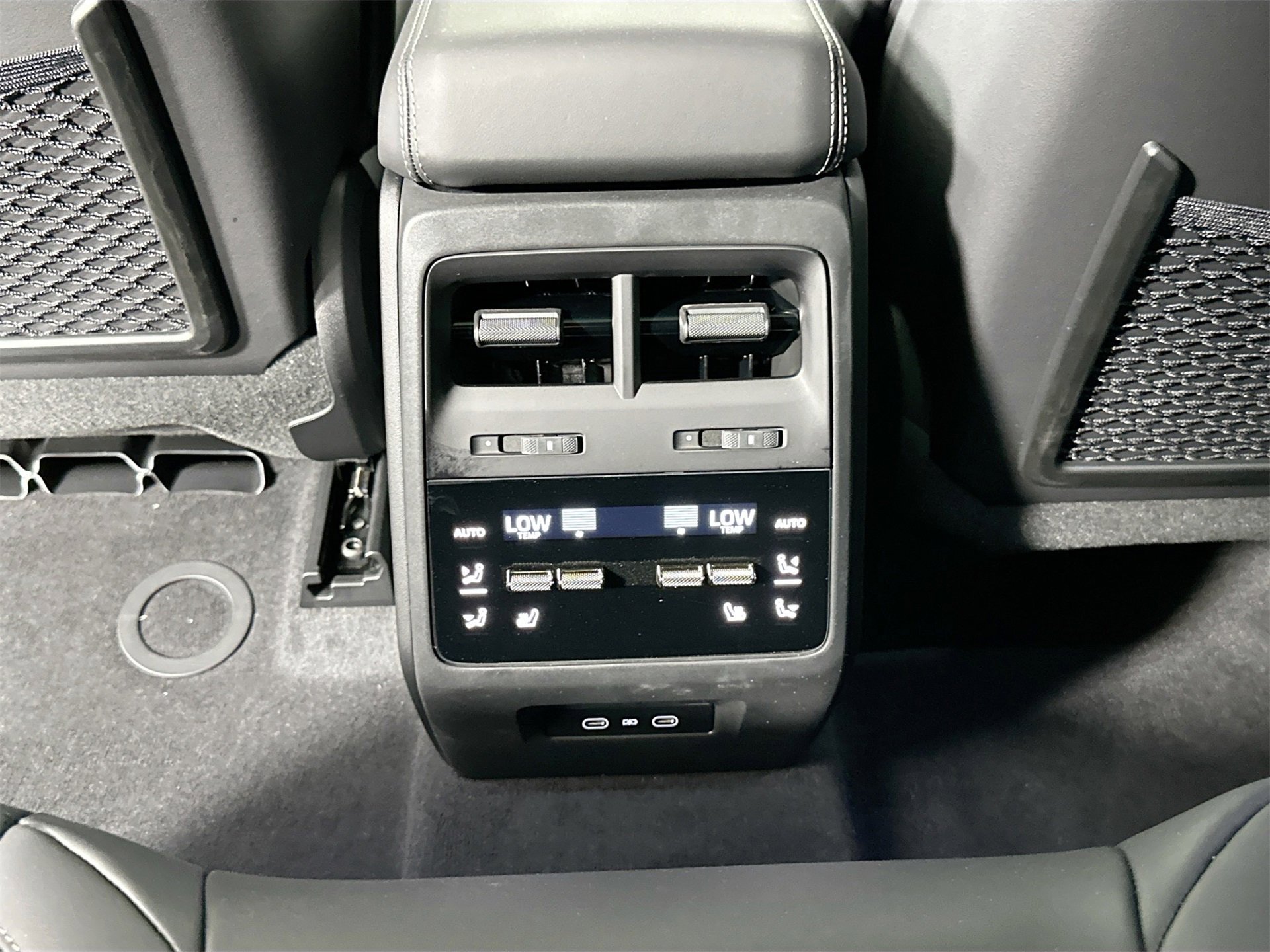 Certified 2025 Porsche Macan Turbo Electric image 38