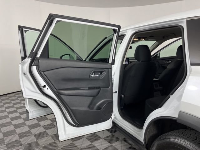 Used 2024 Nissan Rogue SV FWD image 41