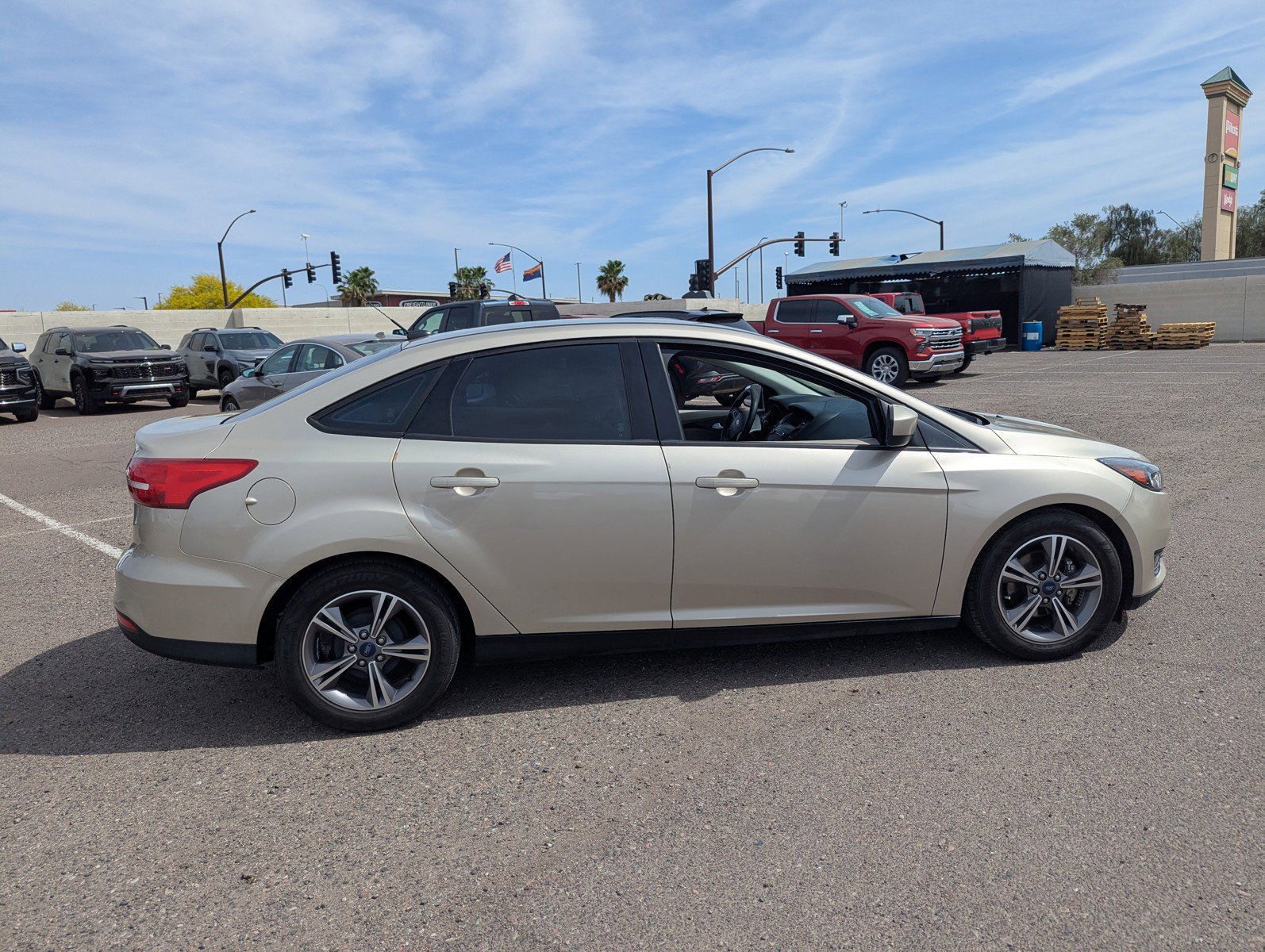 Used 2018 Ford Focus SE w/ SE Appearance Package image 5