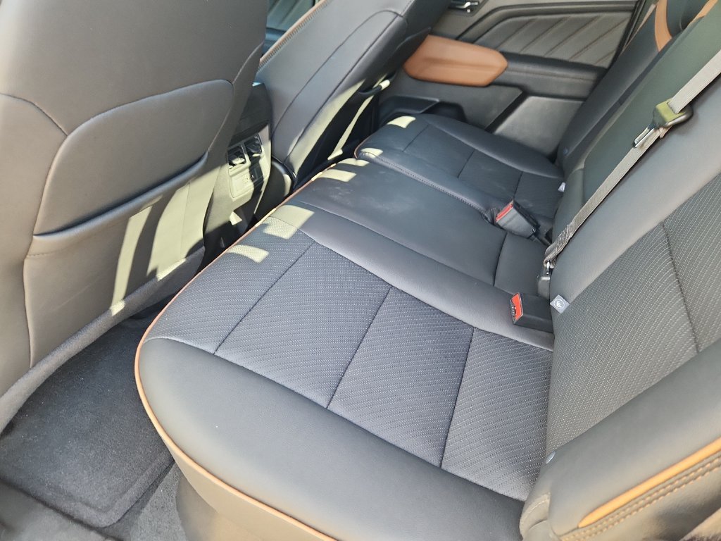 Used 2024 GMC Canyon AT4 w/ AT4 Premium Package AWD/4WD image 10