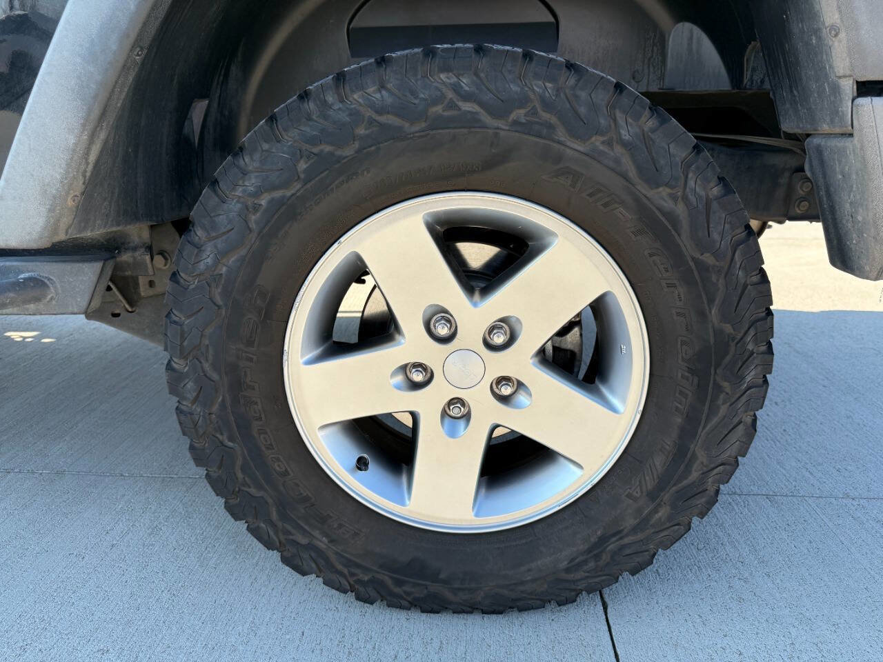 Used 2010 Jeep Wrangler Rubicon w/ PWR Convenience Group image 17