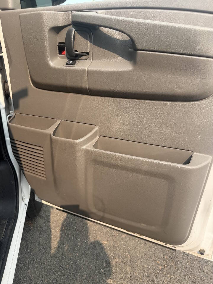 Used 2024 GMC Savana 2500 w/ Driver Convenience Package RWD image 6