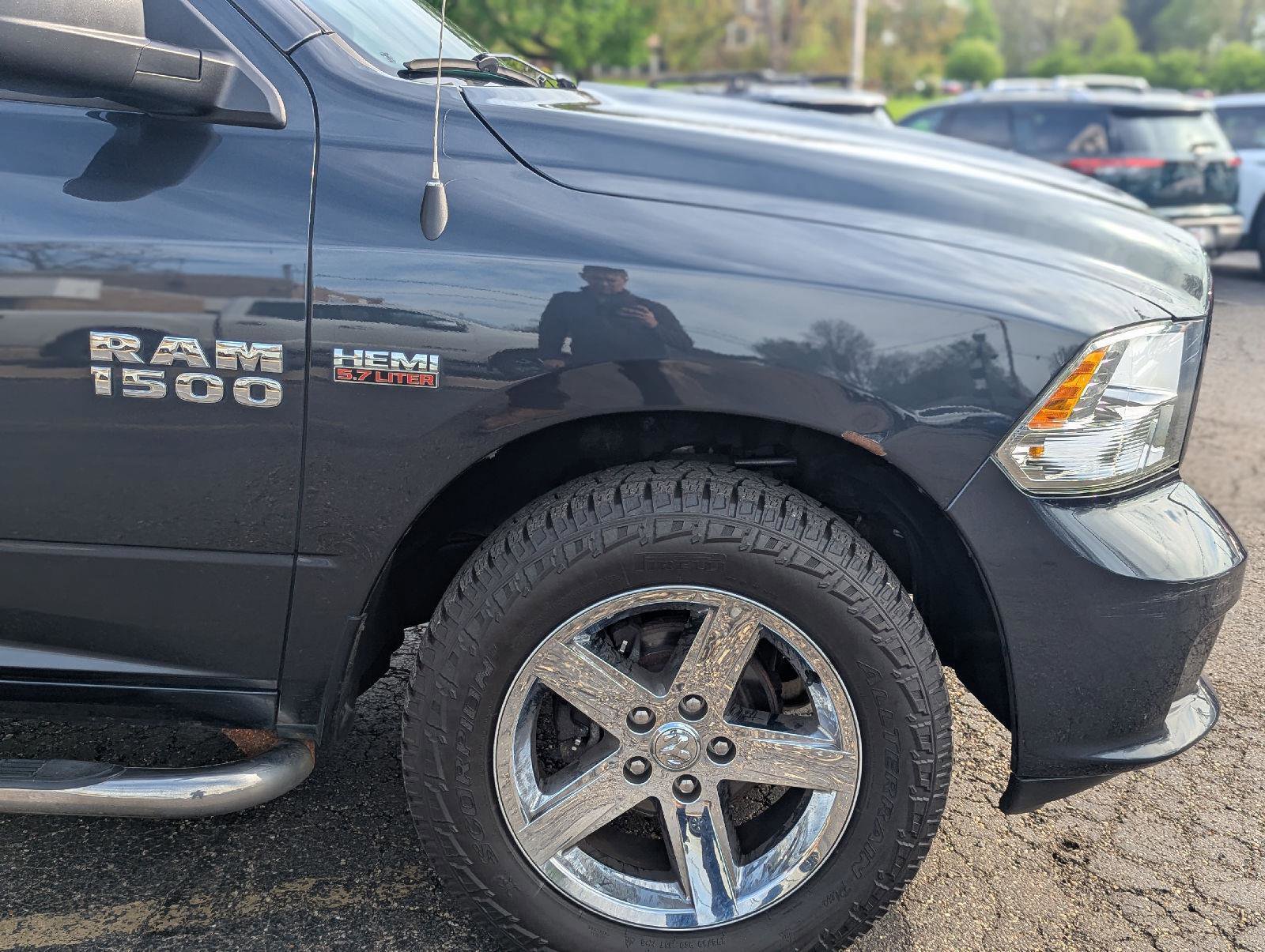 Used 2017 RAM 1500 Express w/ Express Value Package AWD/4WD image 9