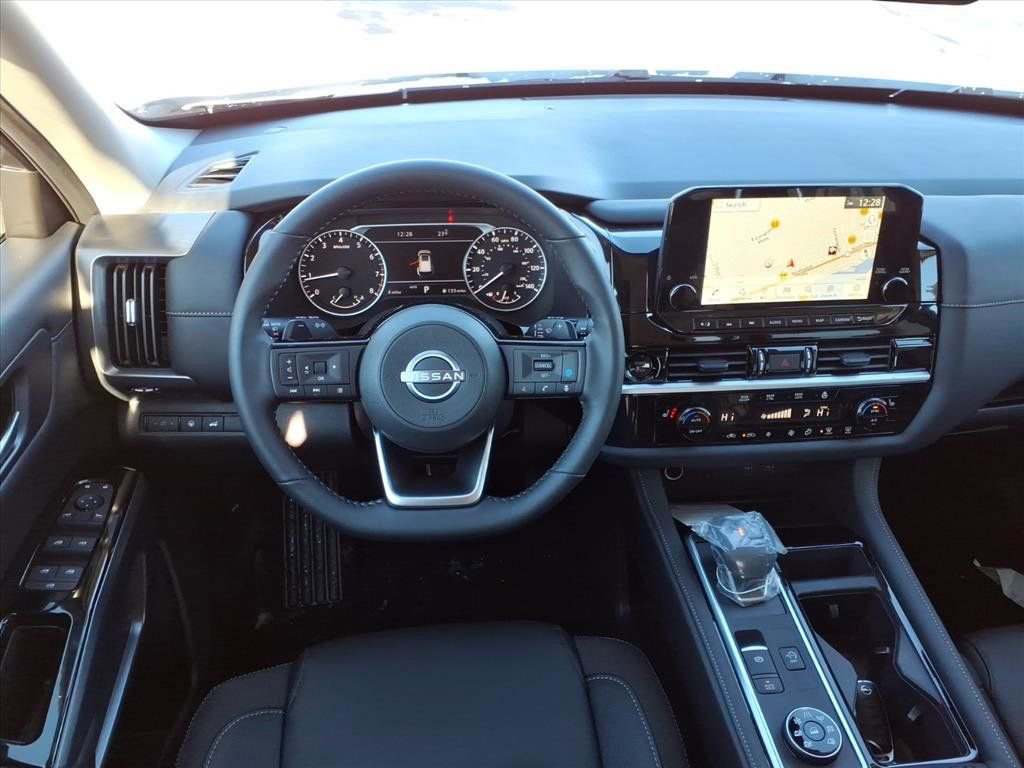 New 2025 Nissan Pathfinder SL image 9