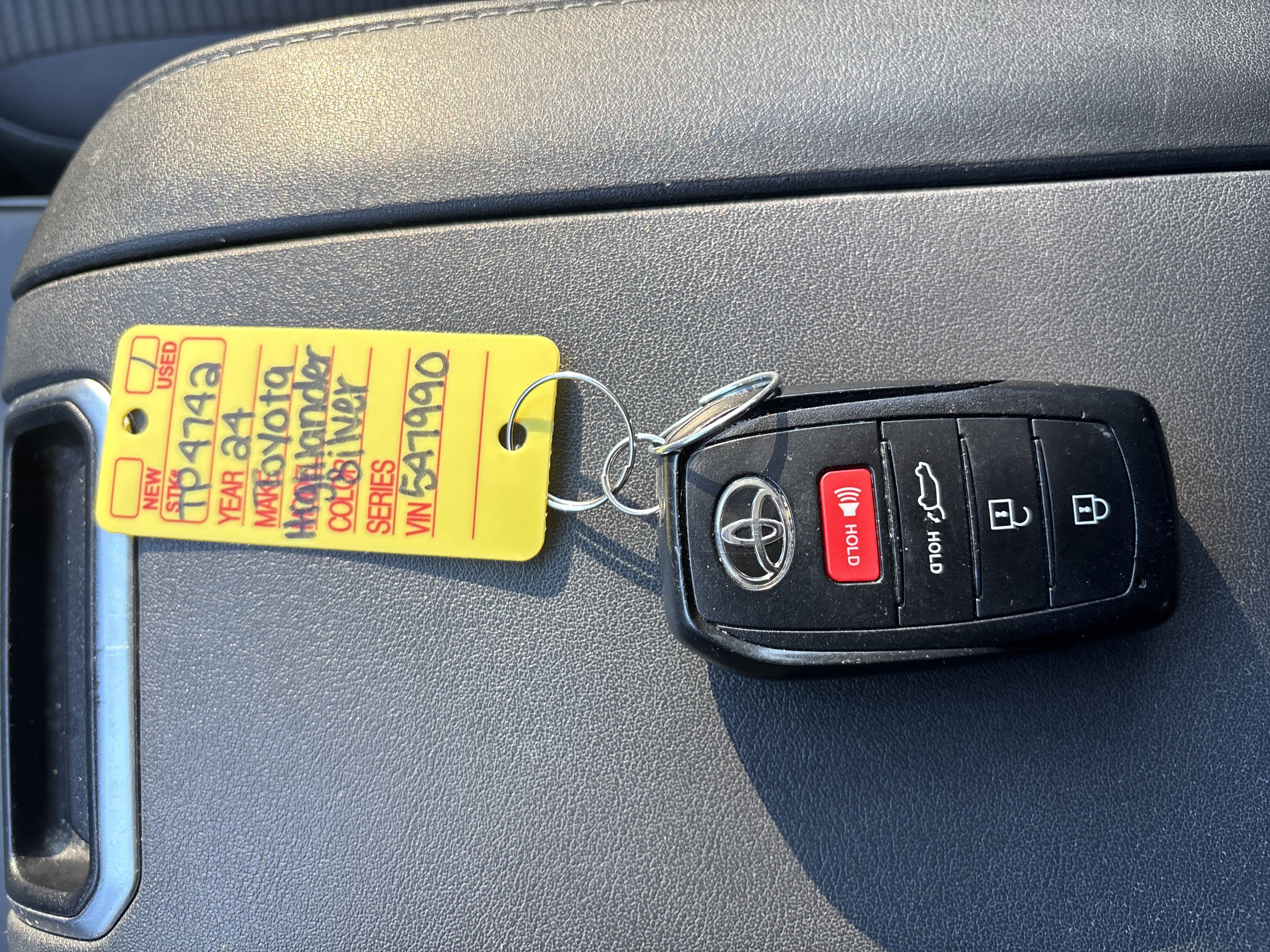 Used 2024 Toyota Highlander LE image 29