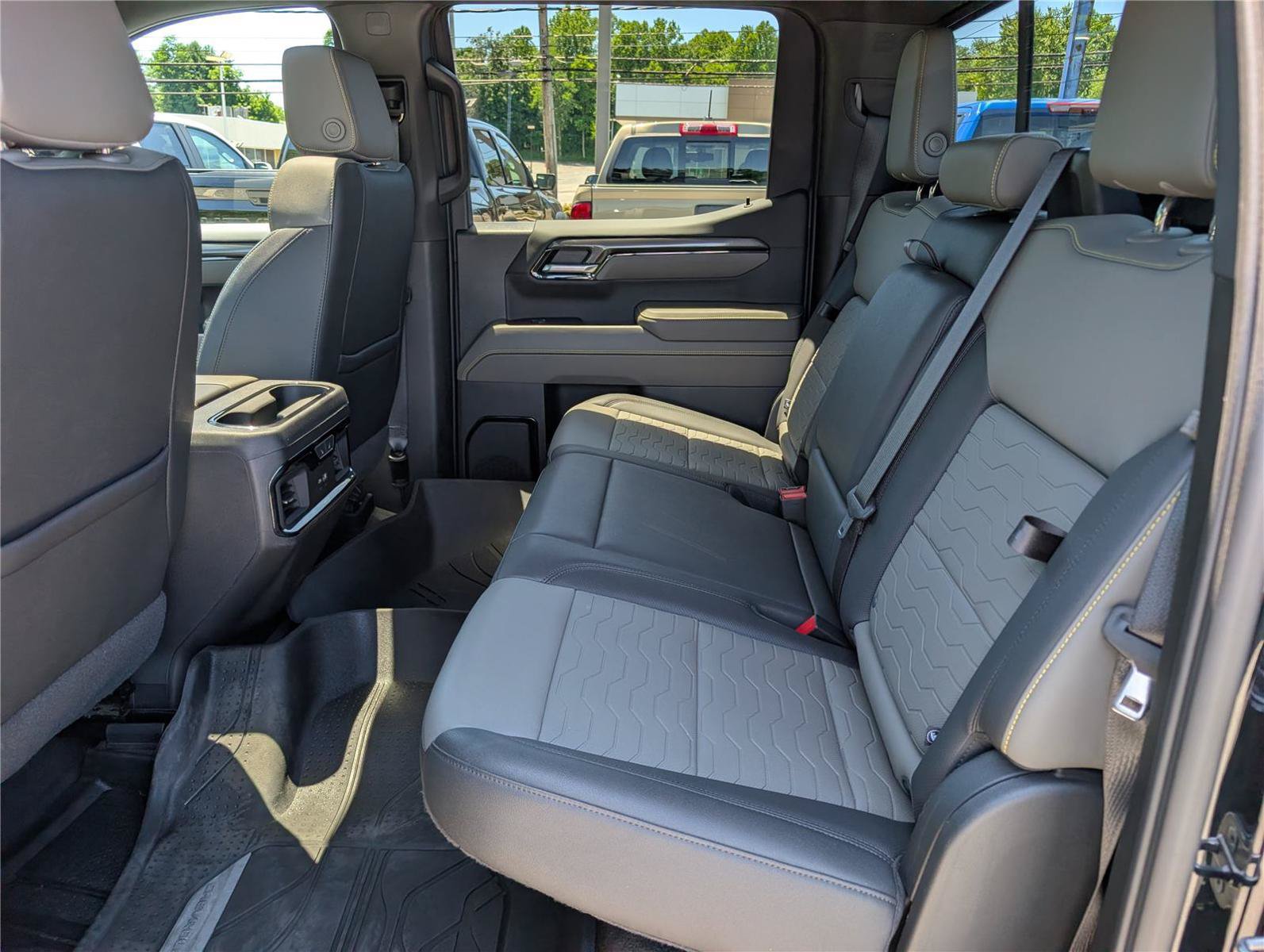 Used 2022 Chevrolet Silverado 1500 ZR2 w/ Technology Package AWD/4WD image 15