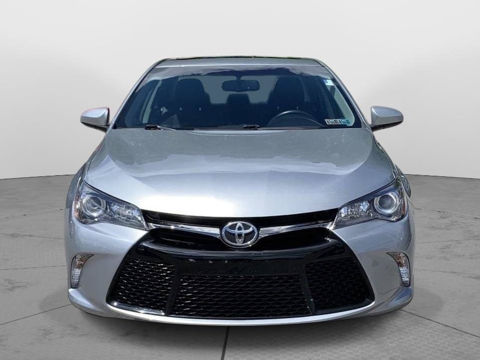 Used 2017 Toyota Camry SE w/ Moonroof Package FWD image 8