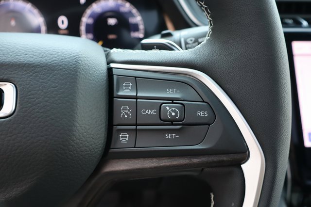 New 2025 Jeep Grand Cherokee Limited w/ Luxury Tech Group II image 16