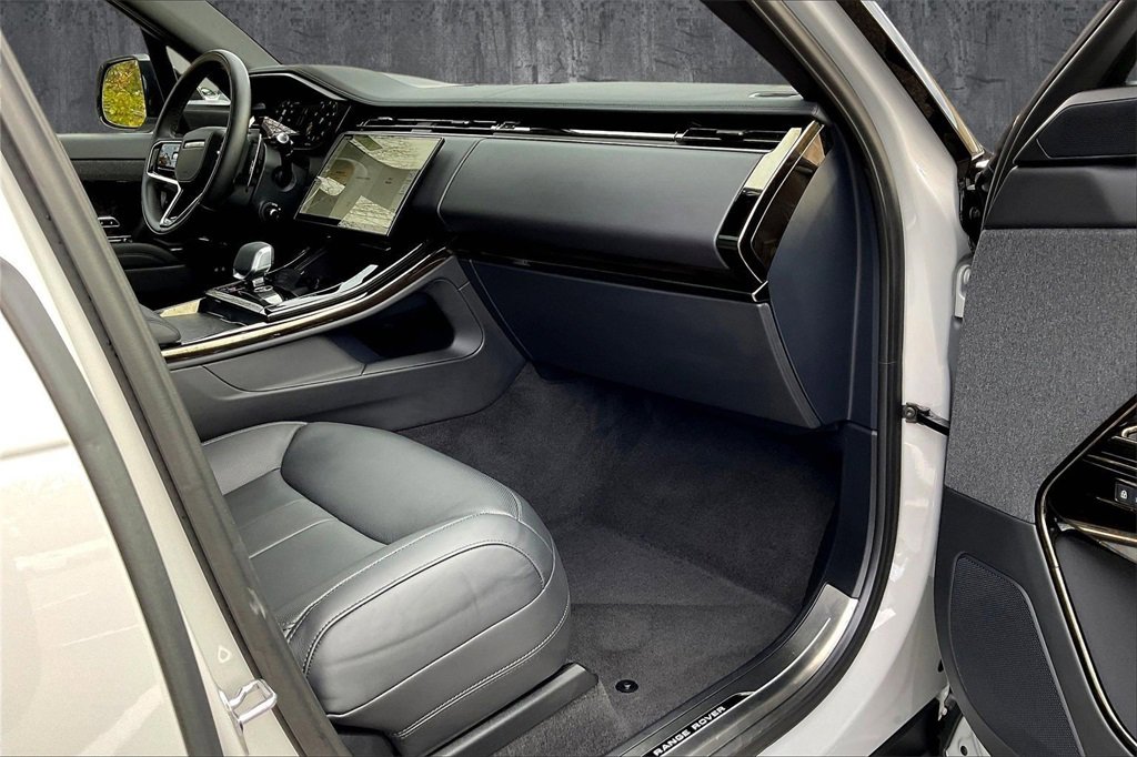 Used 2025 Land Rover Range Rover Sport Dynamic SE image 25