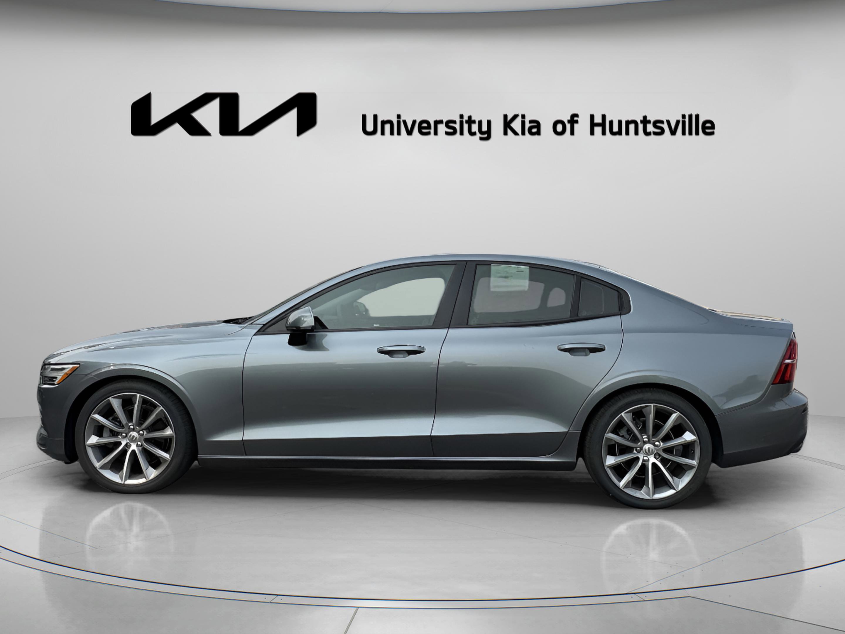 Used 2019 Volvo S60 T5 Momentum w/ Premium Package FWD image 5