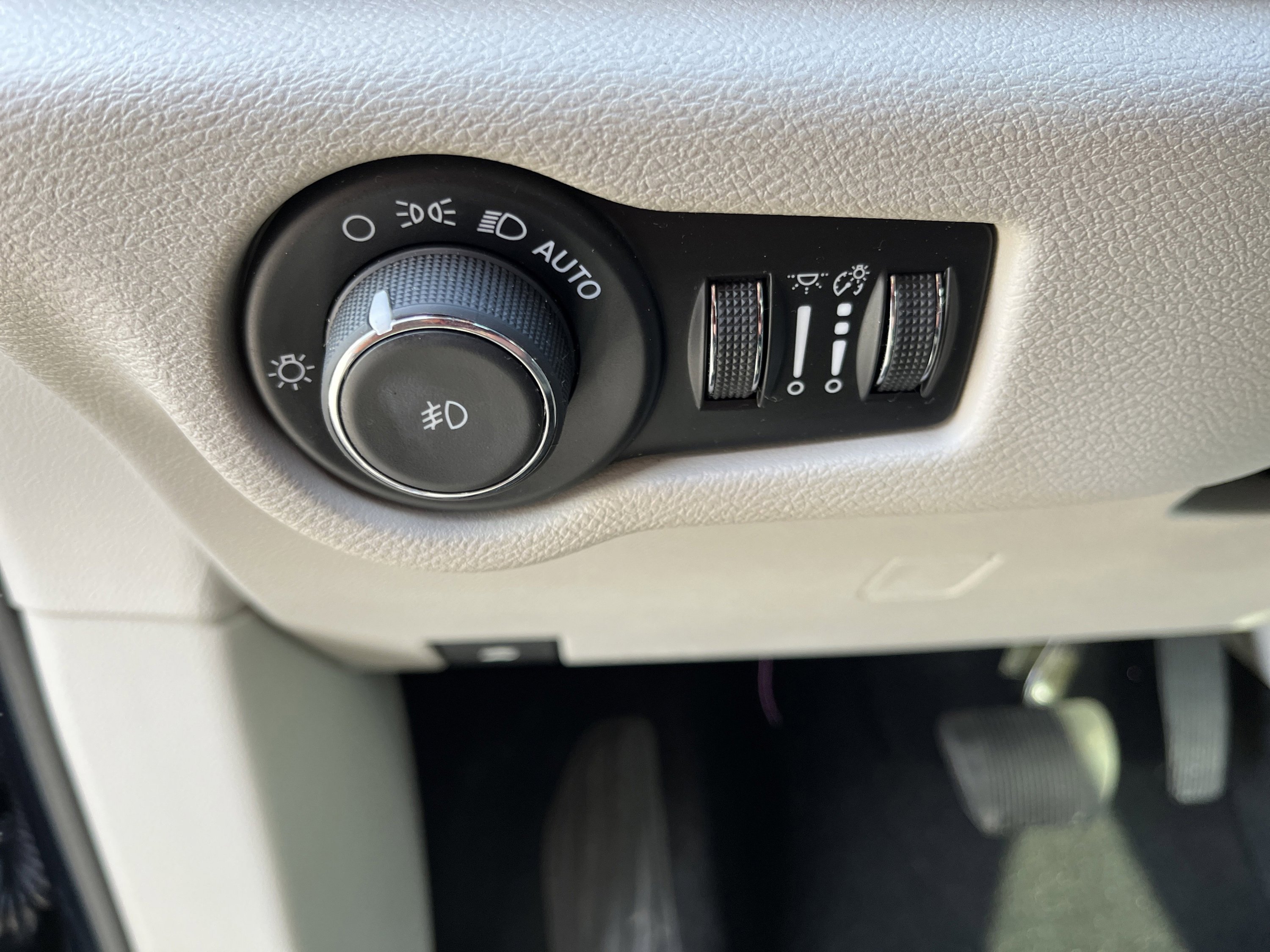 Used 2024 Chrysler Pacifica Touring-L image 18