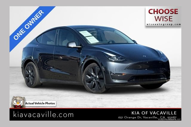 Used 2024 Tesla Model Y Long Range AWD/4WD image 1