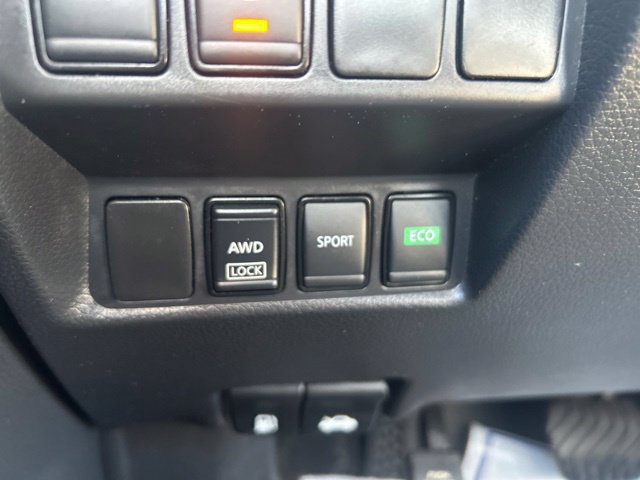 Used 2017 Nissan Rogue S AWD/4WD image 35