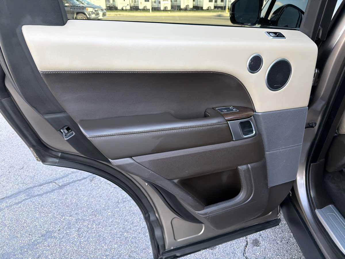 Used 2018 Land Rover Range Rover Sport HSE image 13