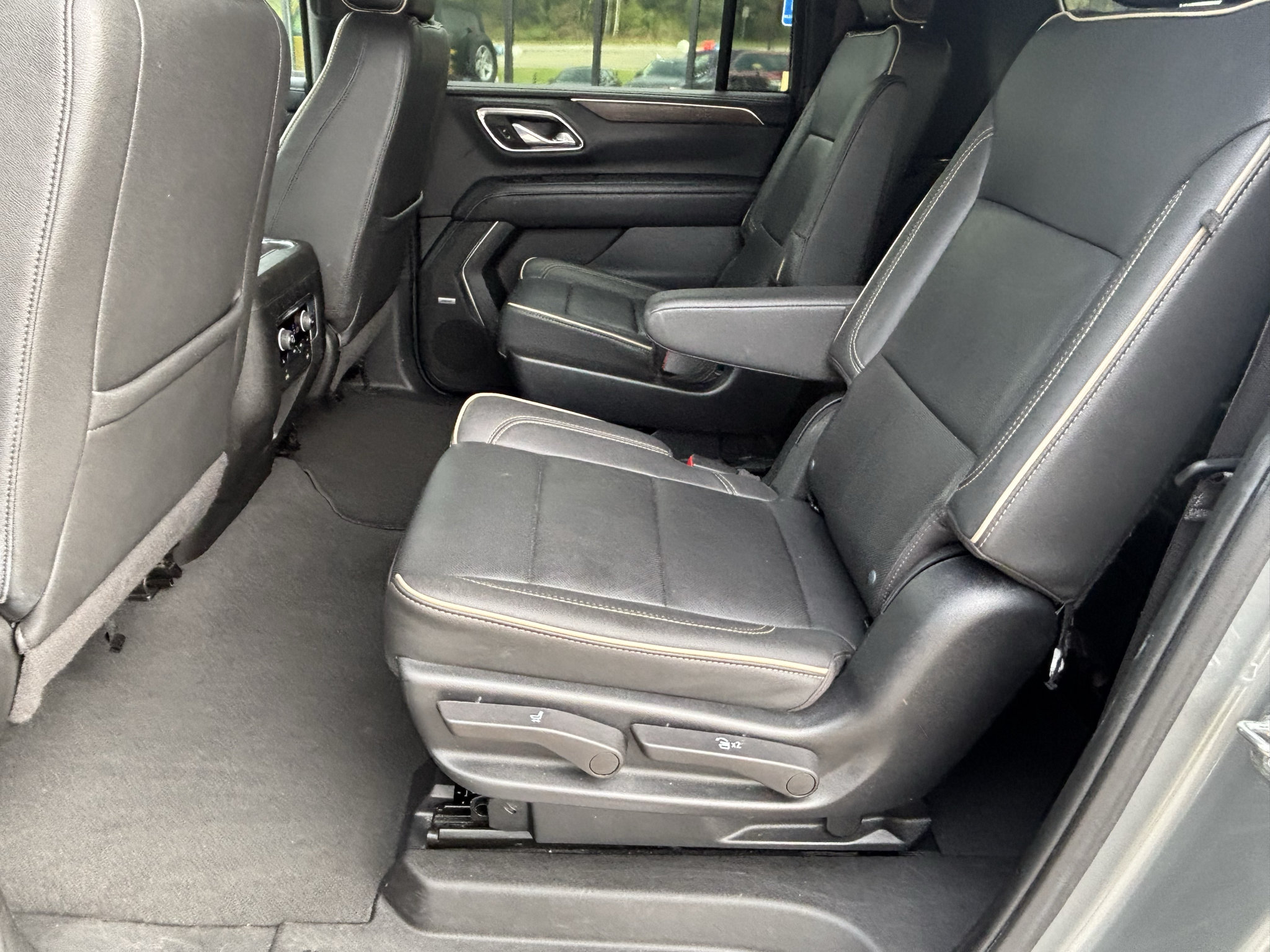 Used 2023 Chevrolet Suburban Premier AWD/4WD image 26