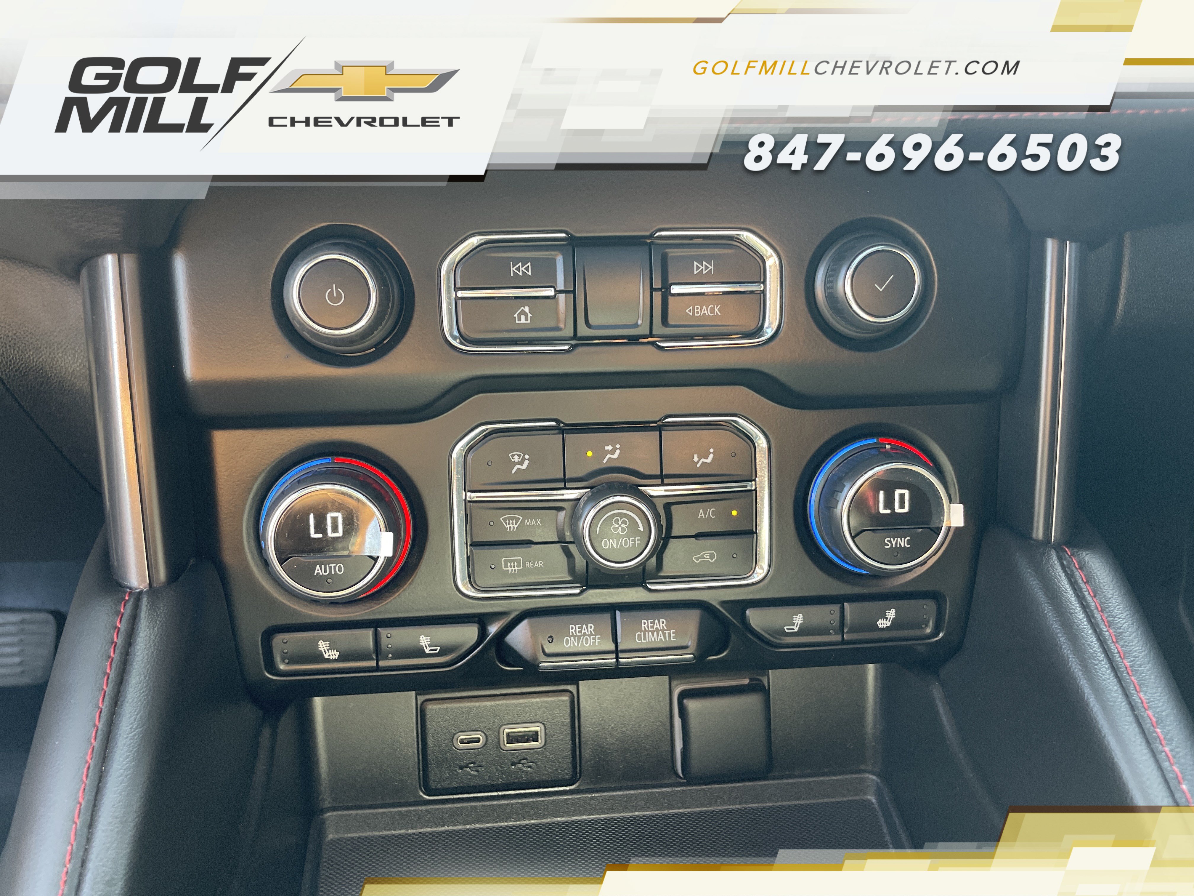 Used 2024 Chevrolet Suburban RST w/ Luxury Package AWD/4WD image 21