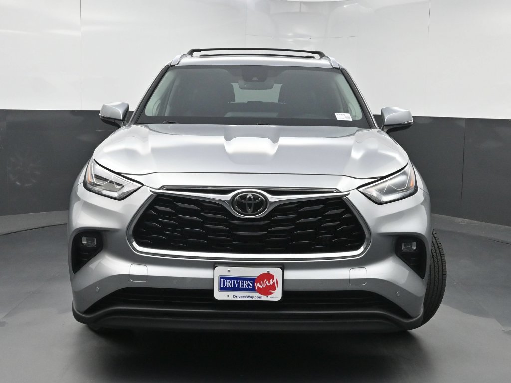 Used 2024 Toyota Highlander Limited AWD/4WD image 43