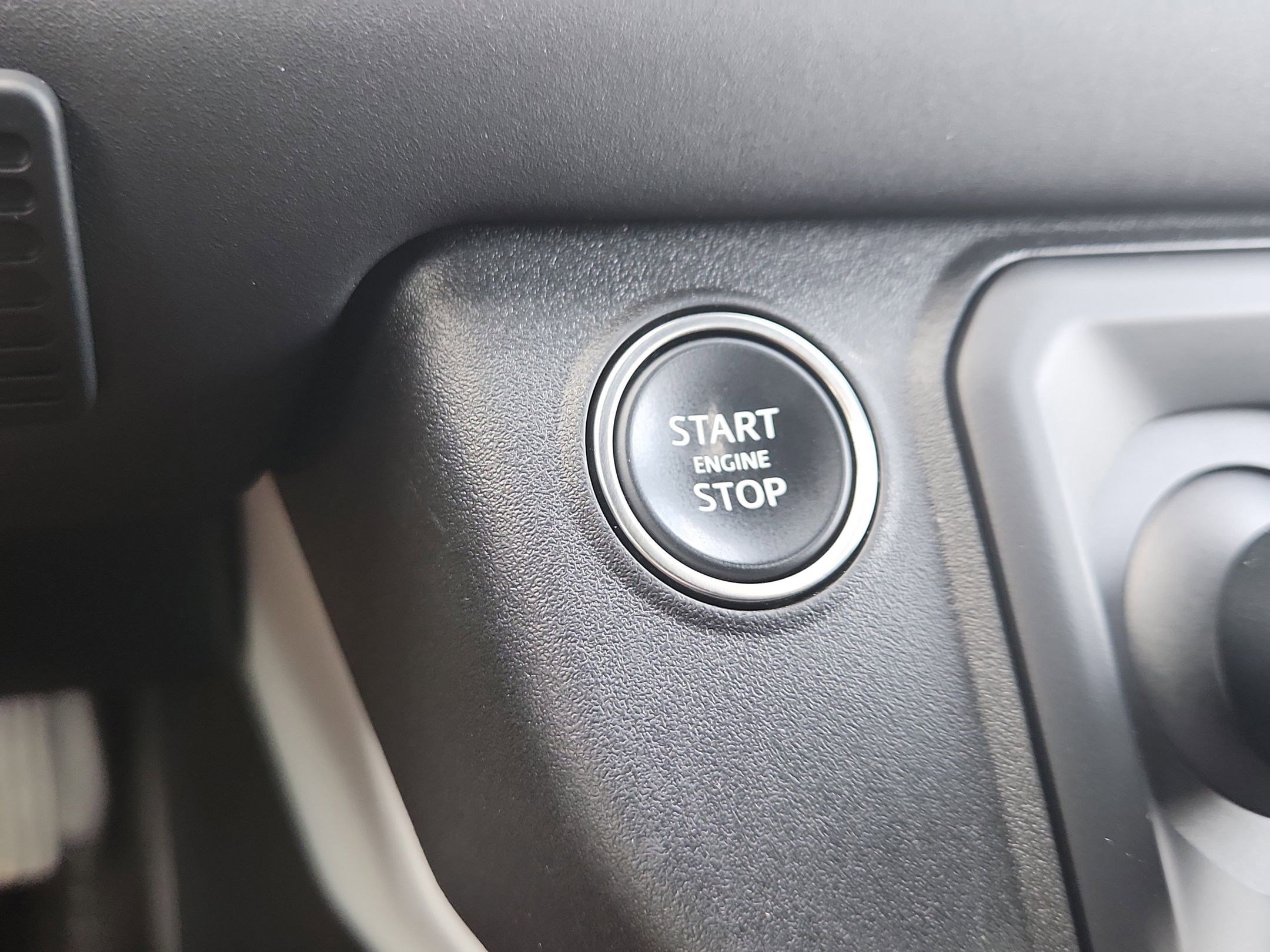 Certified 2024 Land Rover Defender 110 X-Dynamic SE AWD/4WD image 29