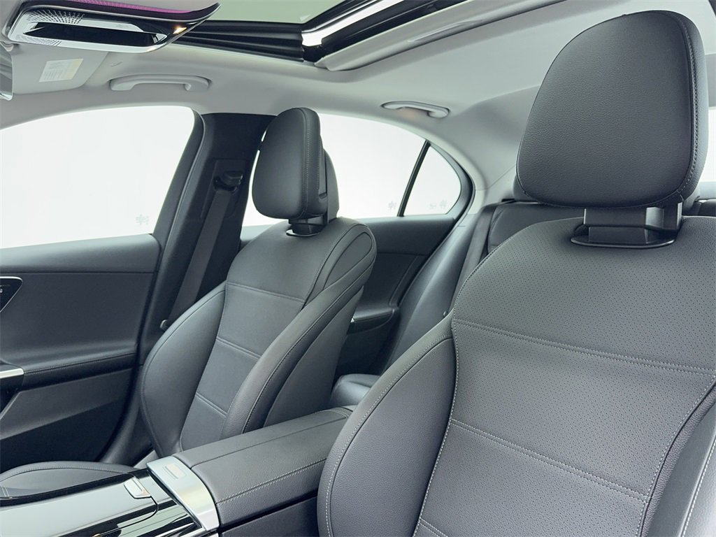 Used 2025 Mercedes-Benz C 300 Sedan image 37