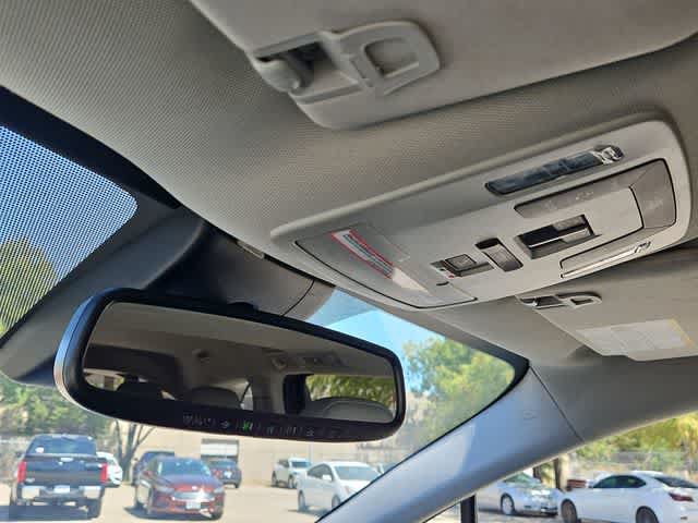 Used 2023 Toyota Sienna XLE FWD image 28
