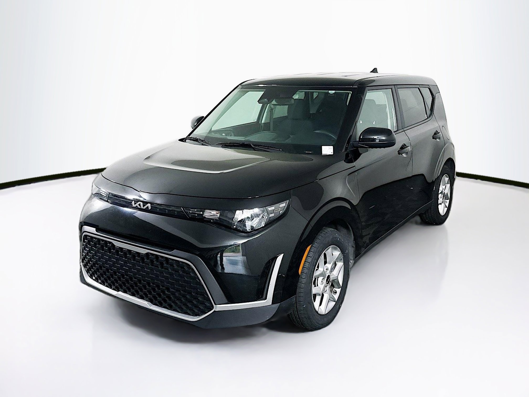 Used 2025 Kia Soul LX w/ LX Technology Package image 3