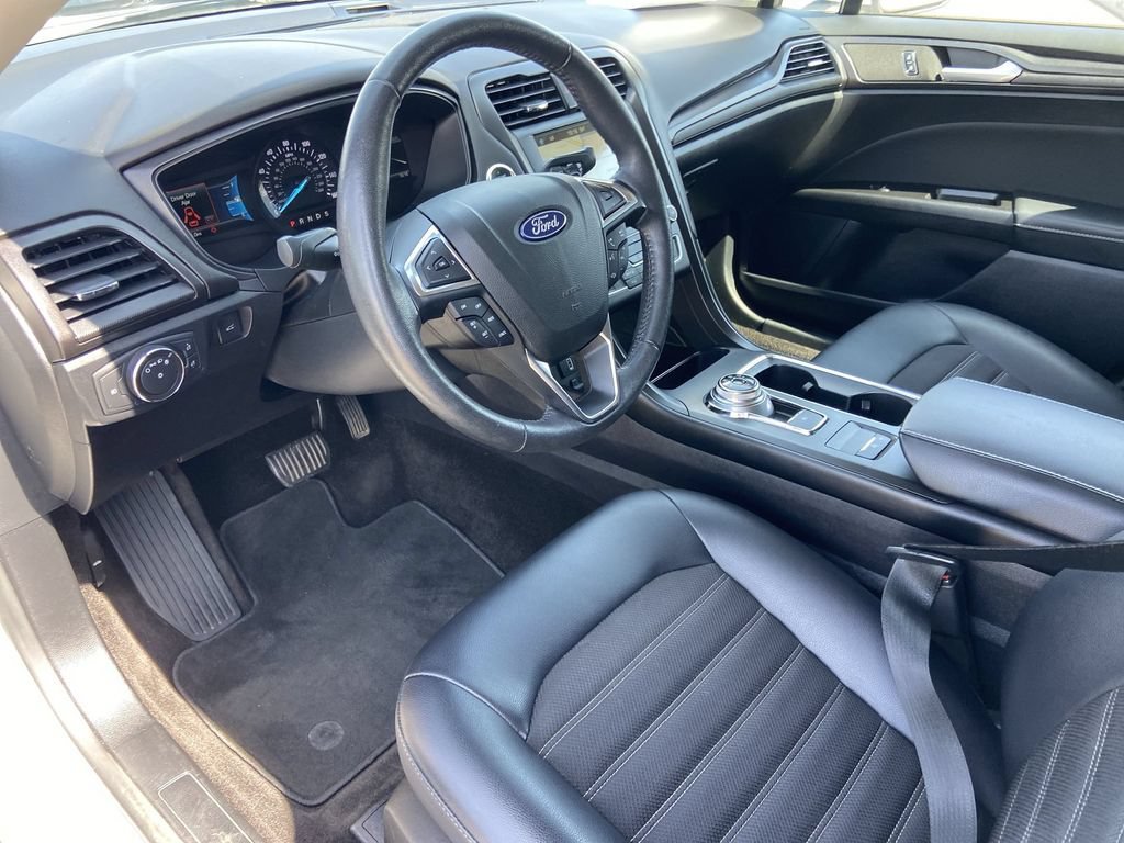 Used 2018 Ford Fusion SE w/ Equipment Group 201A FWD image 6