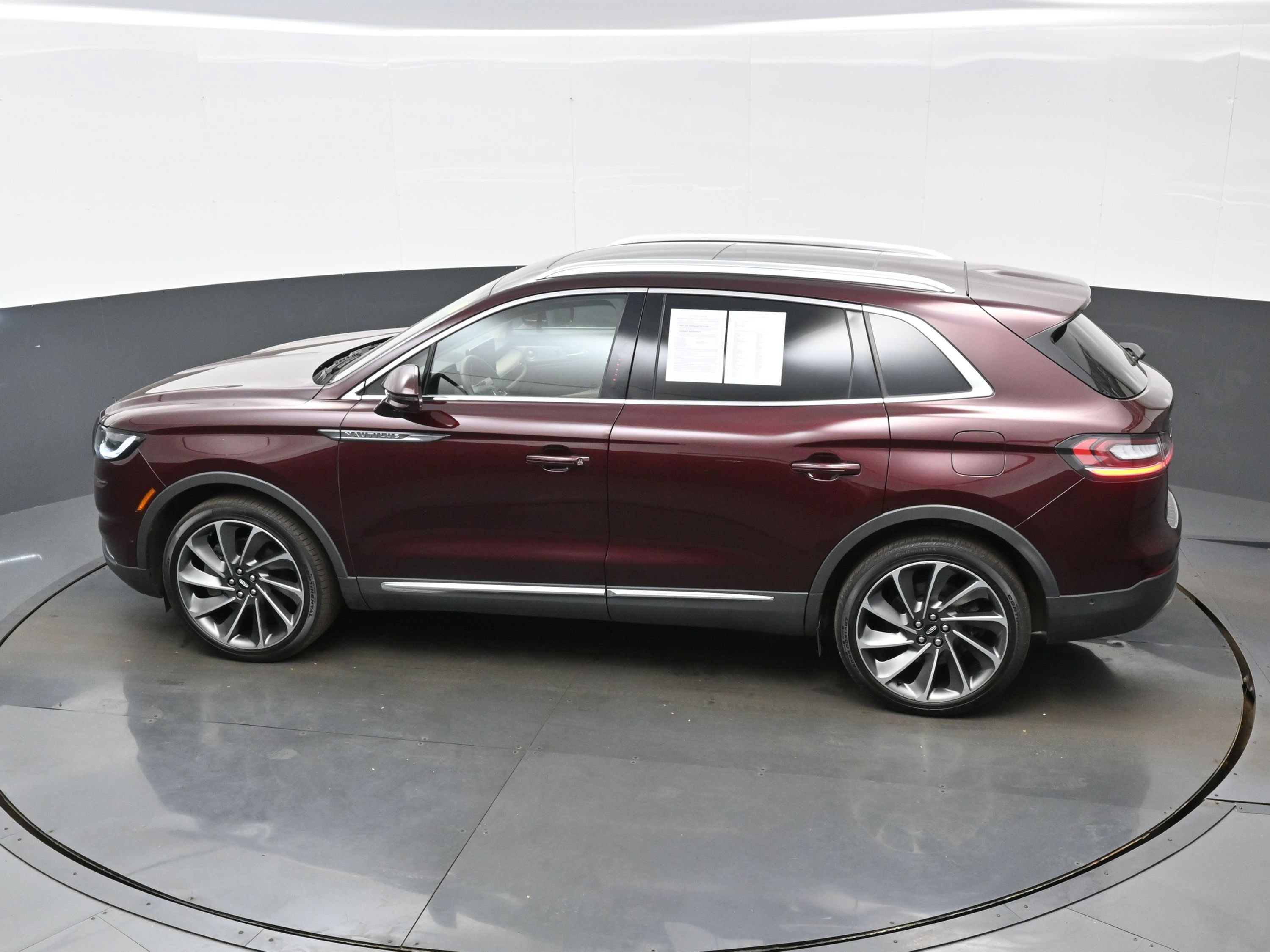 Used 2023 Lincoln Nautilus Reserve w/ Equipment Group 202A AWD/4WD image 34