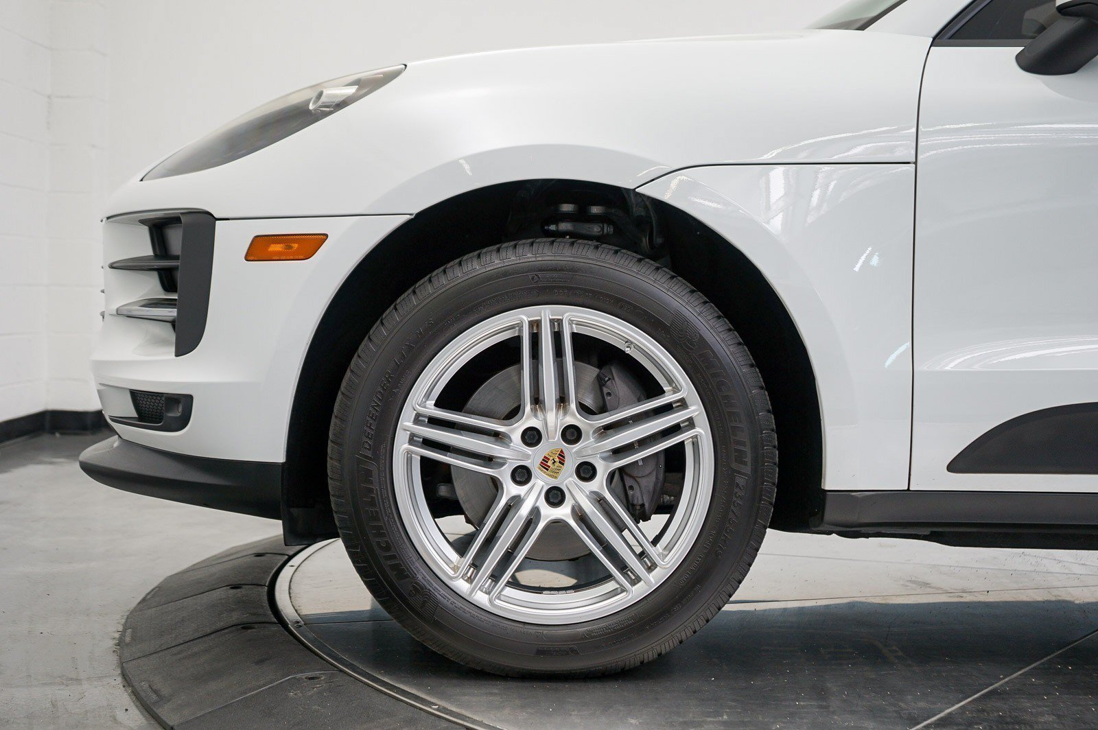 Used 2019 Porsche Macan AWD/4WD image 10