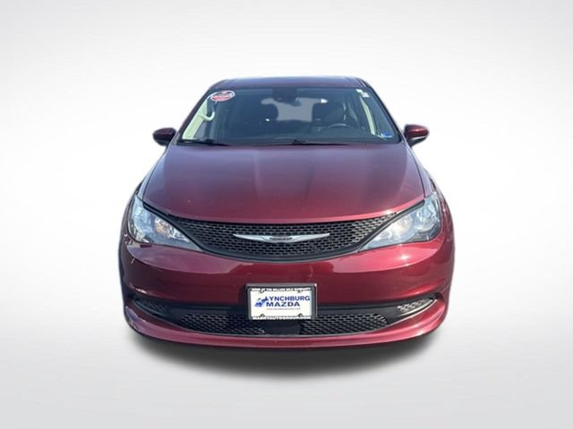 Used 2023 Chrysler Voyager LX FWD image 9