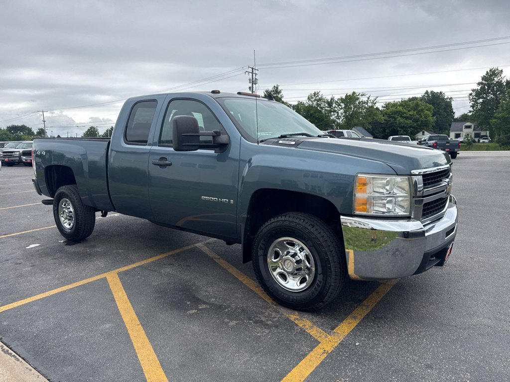 Used 2009 Chevrolet Silverado 2500 W/T w/ Snow Plow Prep Package AWD/4WD image 4