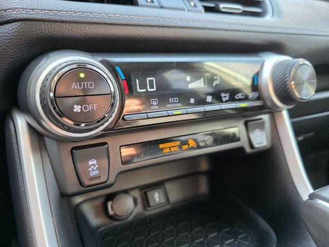 Used 2022 Toyota RAV4 XLE Premium image 27
